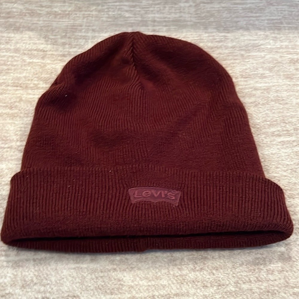 Levi’s ski and cold weather beanie hat burgundy red purple
